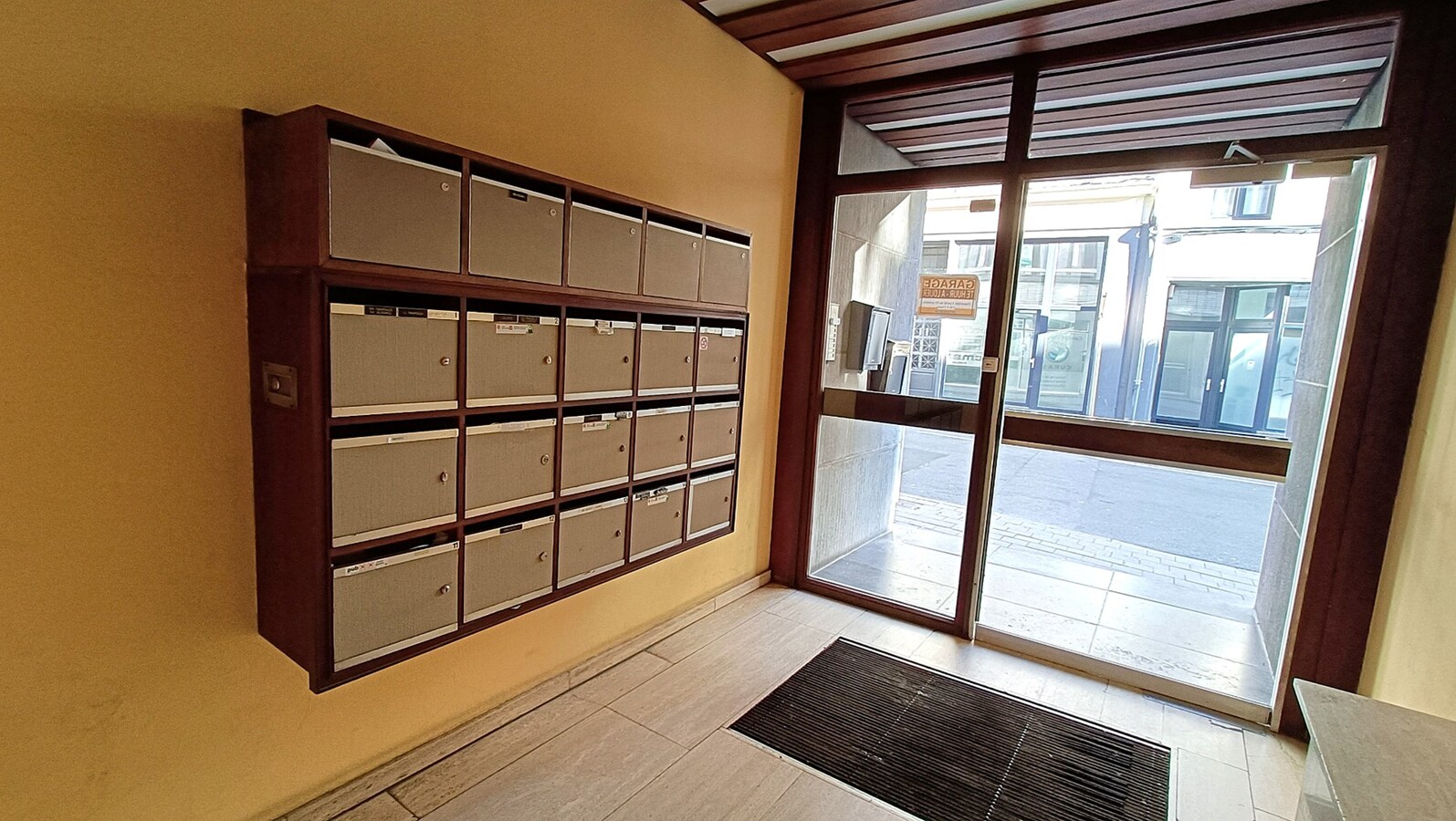 Ruim studio met terras in Elsene 