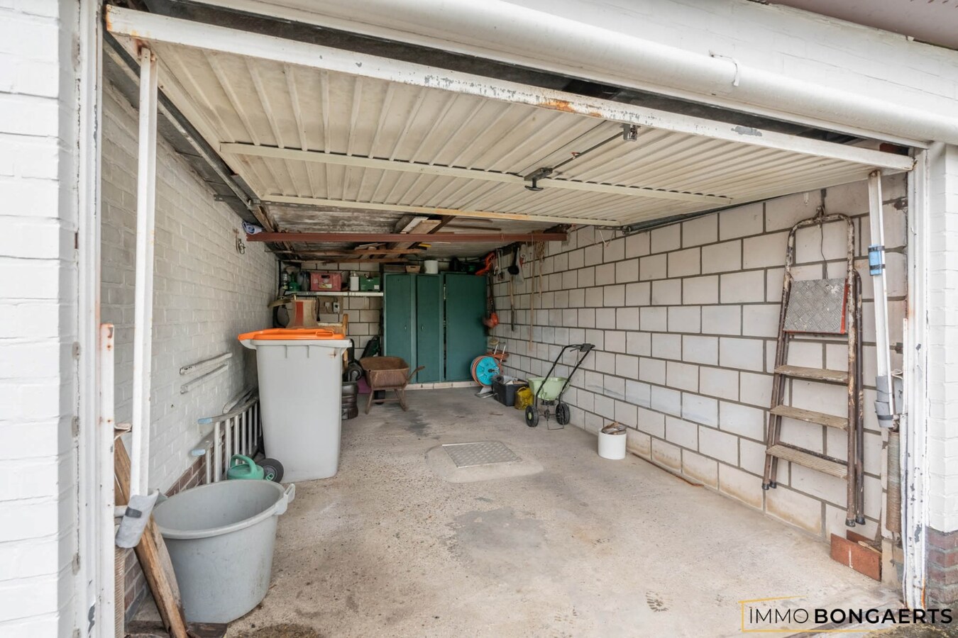 Ruime woning met tuin, garage en 3 slaapkamers in Oudsbergen . 