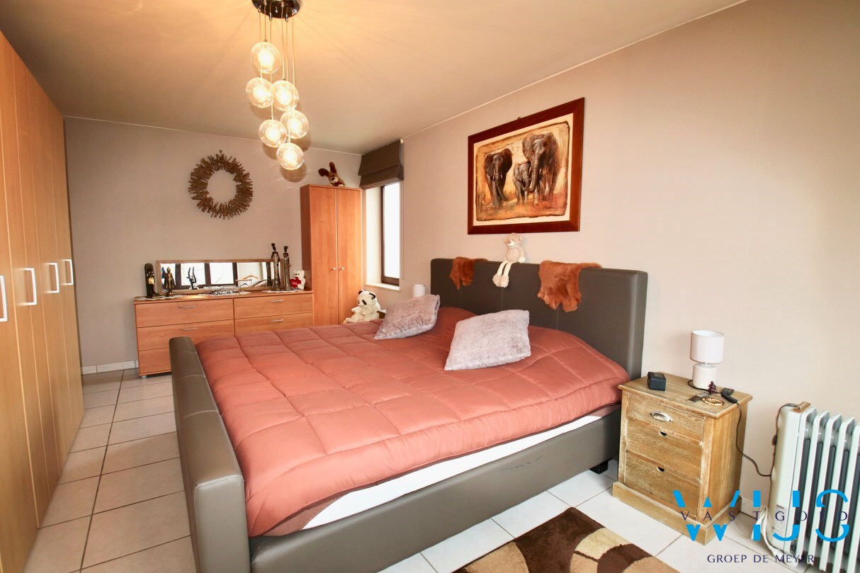 Ruim &amp; energiezuinig 2 slaapkamerappartement te EVERGEM ! 