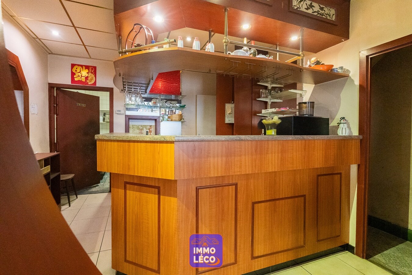 Maison de commerce avec habitation et jardin 