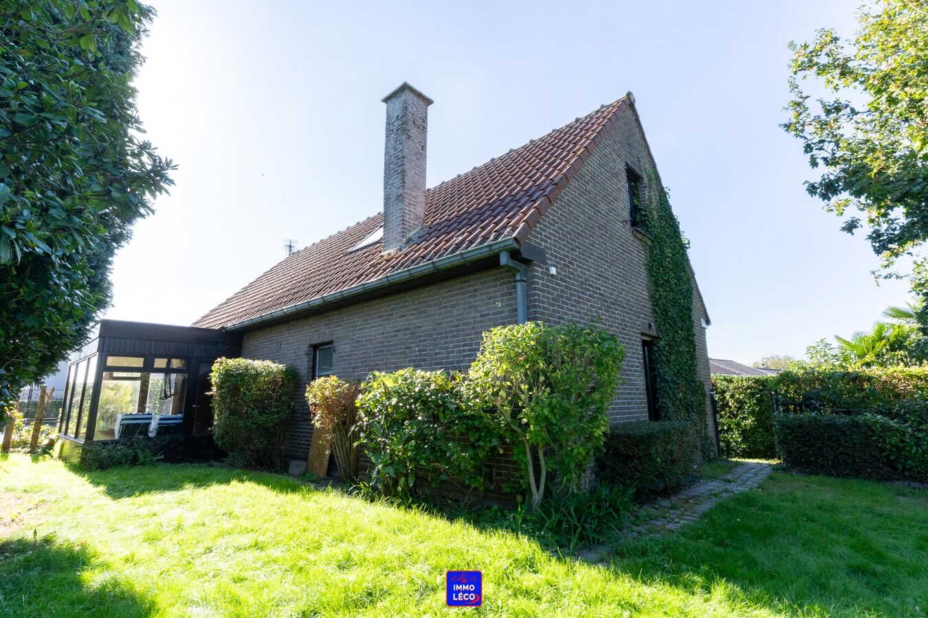 Villa "Semi Plain-Pied" érigée sur une parcelle de 669m², 2 garages, parking privé ! 