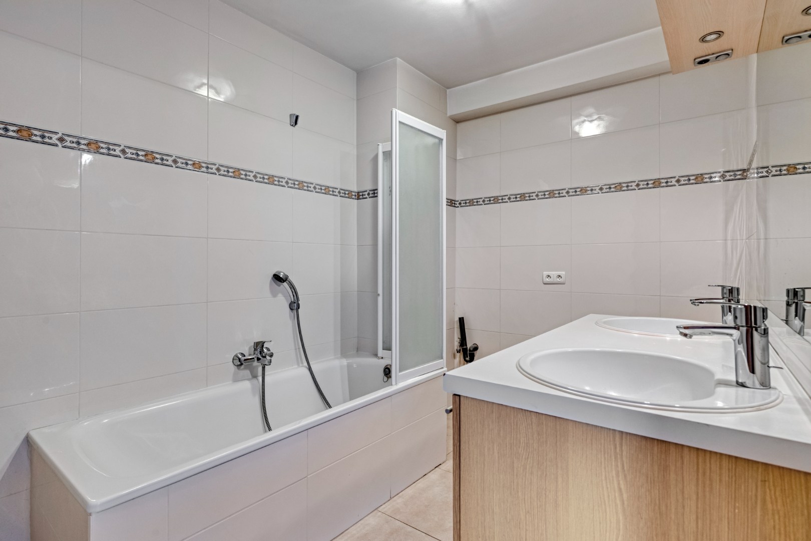 Appartement met 2 slaapkamers, ruim terras en garagebox in Leuven! – EPC 92 kWh/m² – bewoonbare opp. 94m² 