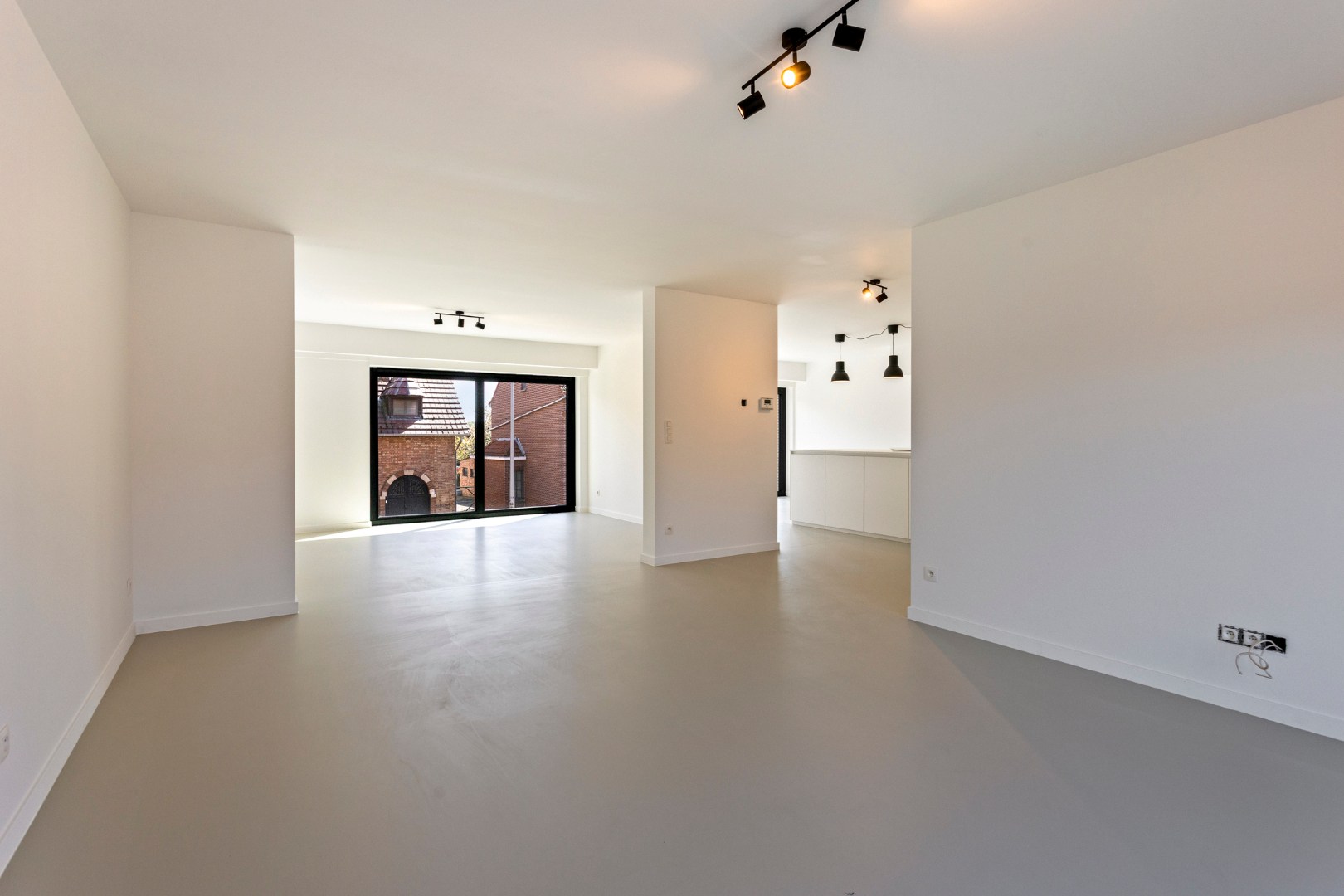 Gerenoveerd ruim en lichtrijk appartement met 2 slaapkamers en ruim terras - EPC label B 