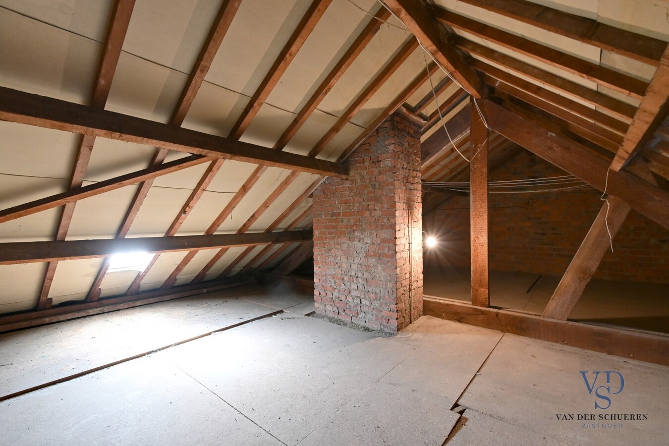 Te renoveren eigendom op gunstige ligging 