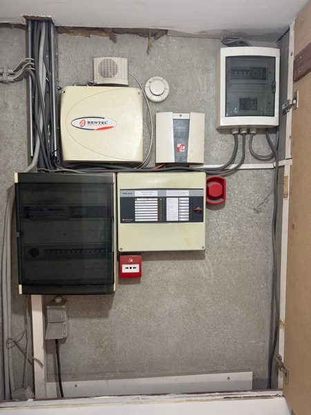 Magazijn met bureel te huur in Booiebos in Drongen