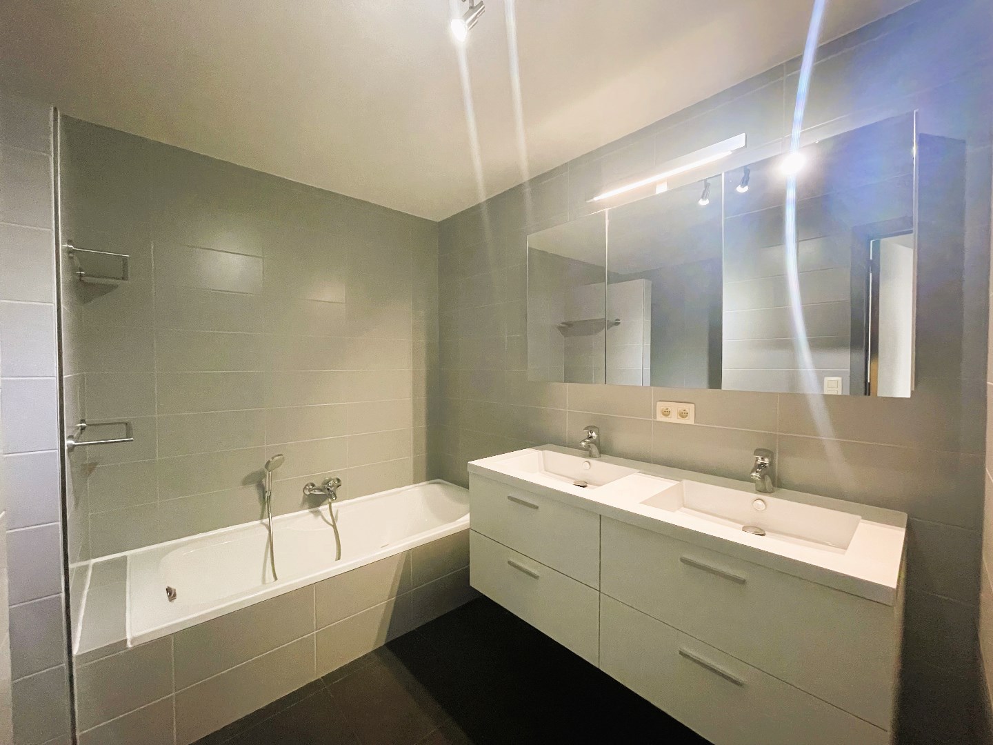 Gelijkvloers appartement met 2 slaapkamers en aangename tuin 