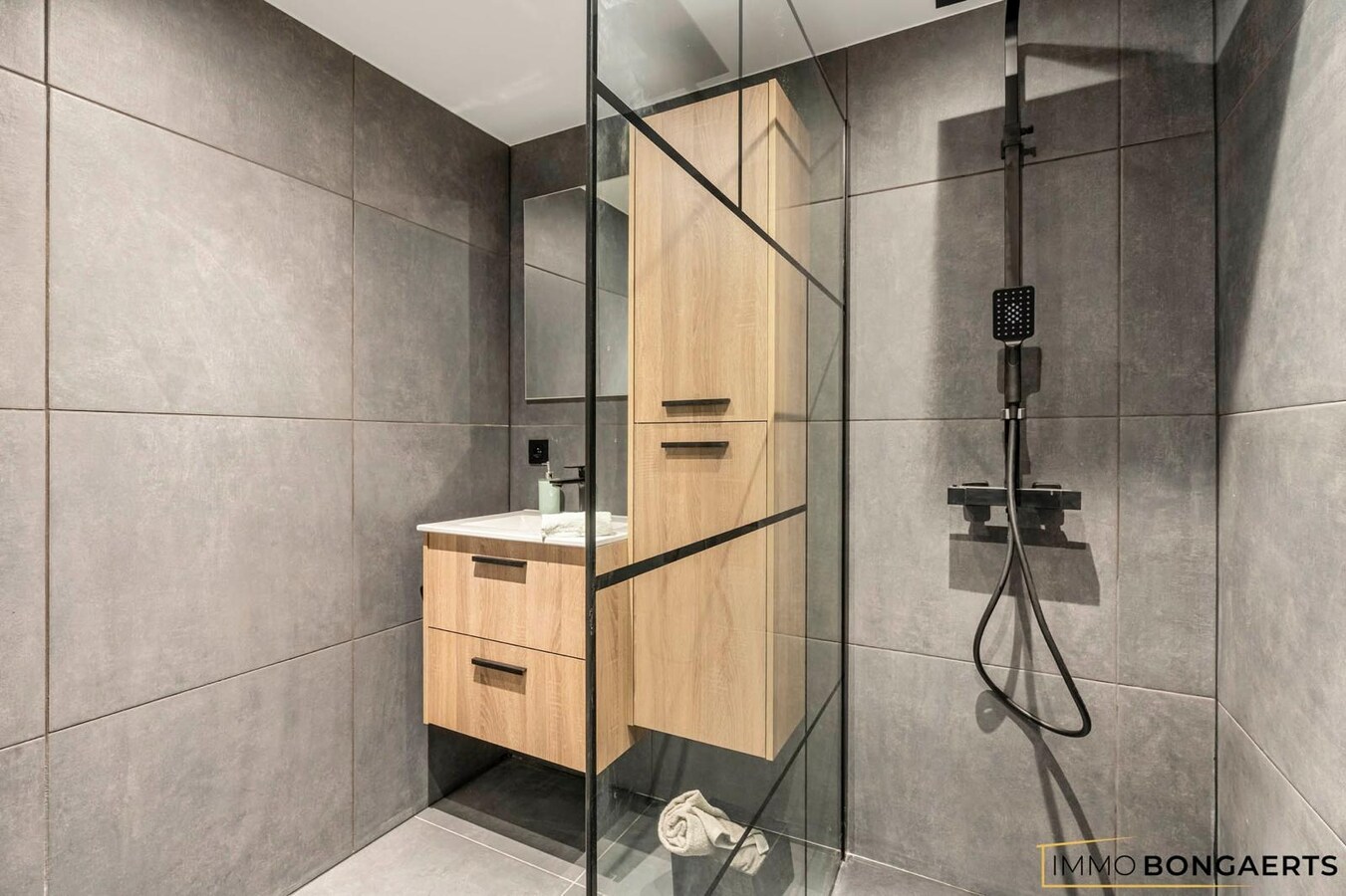 Instapklare gezinswoning met 3 slaapkamers, tuin en garage te Genk 