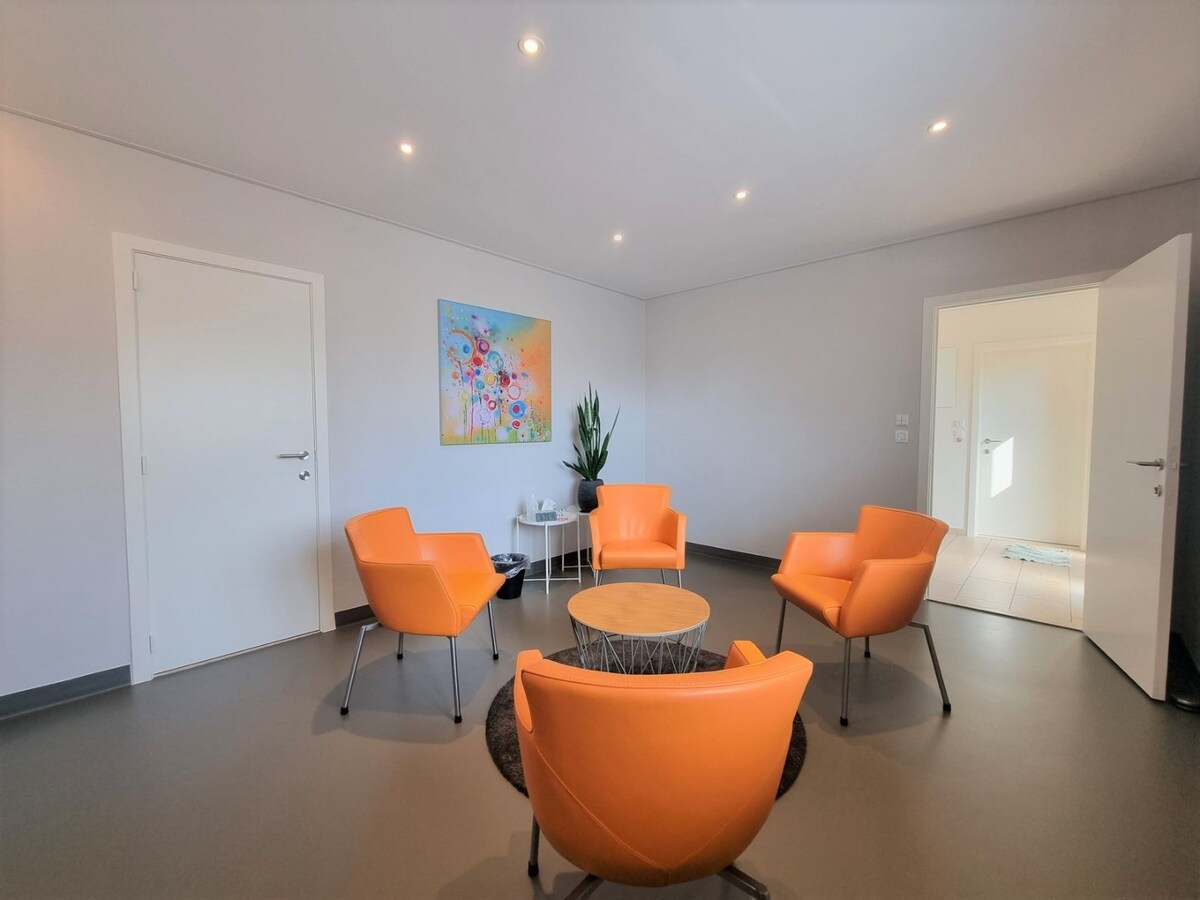 Centraal gelegen handelspand op een zichtlocatie vlakbij het centrum - Heist 