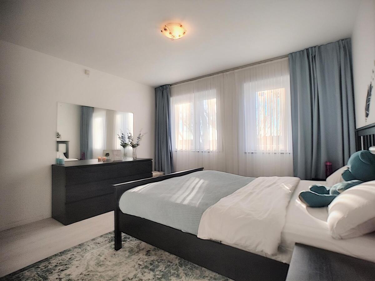 Gezinswoning met drie slaapkamers, terras en uitweg achteraan - Zwankendamme 