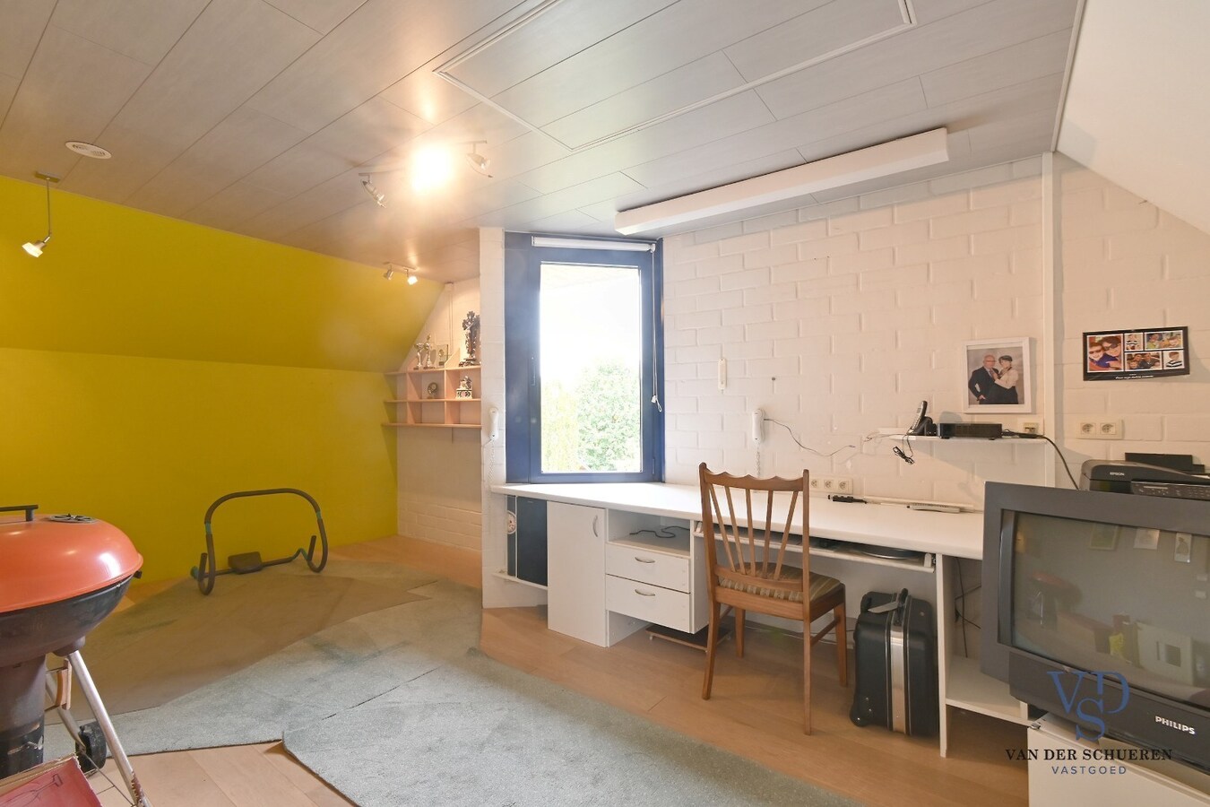 Ruim handelspand met penthouse in villastijl 