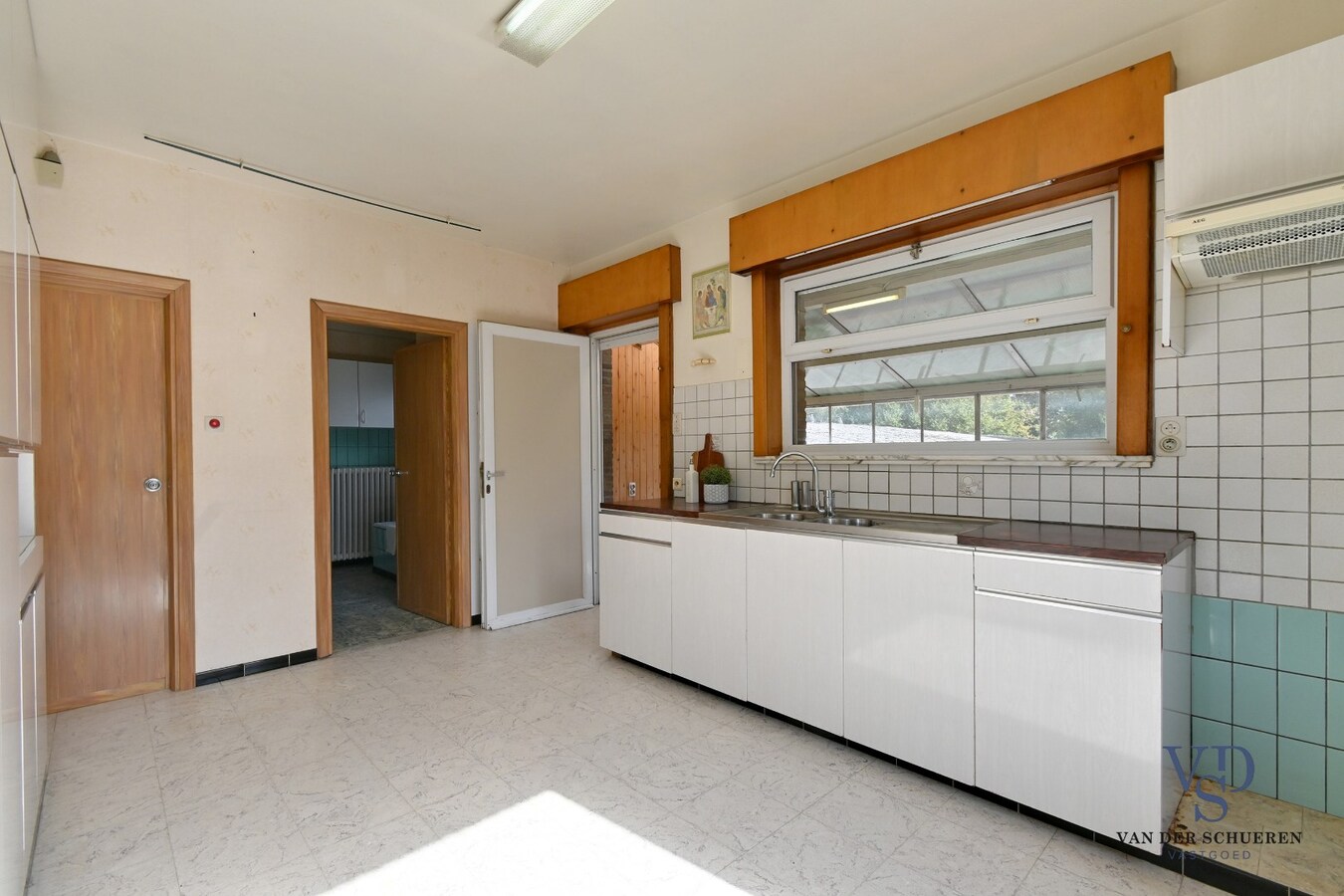 Te renoveren bungalow op een perceel van ca. 2.840 m² 