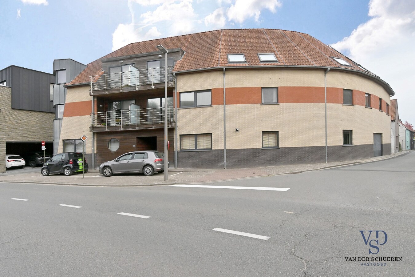 Ruim appartement in hartje Zingem. 