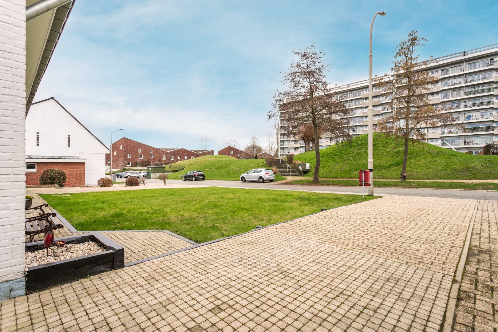 Solide 3-gevel woning met 3 slaapkamers, tuin en garage nabij centrum Halle 