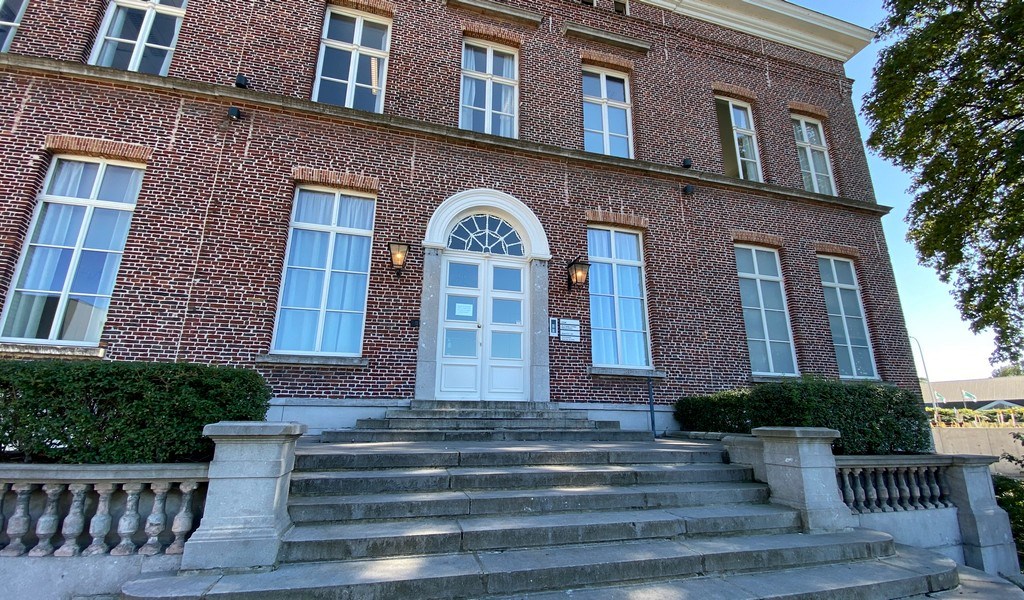 Kantoren met zicht op water in gerenoveerde kantoorvilla te huur in Gent