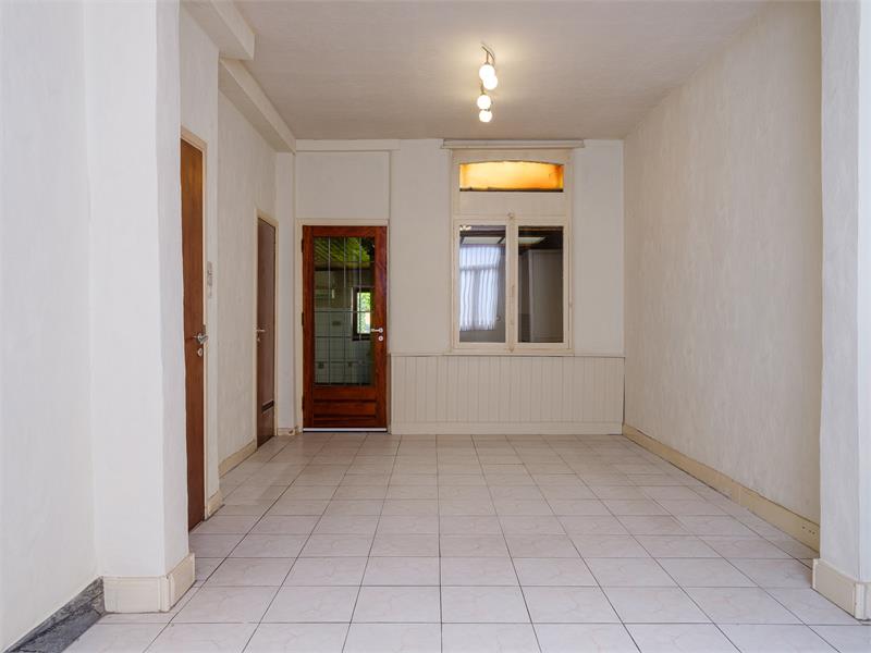 Een buitenkans van een renovatieproject: te renoveren rijwoning in centrum van Eeklo 