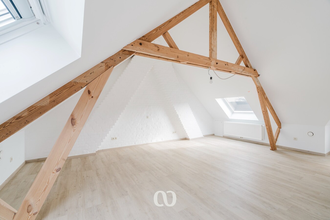 Gerenoveerde huurwoning met 3 slaapkamers en garage in het centrum van Etikhove 