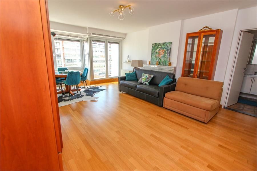 Centraal gelegen studio appartement voorzien van terras met zeezicht! 