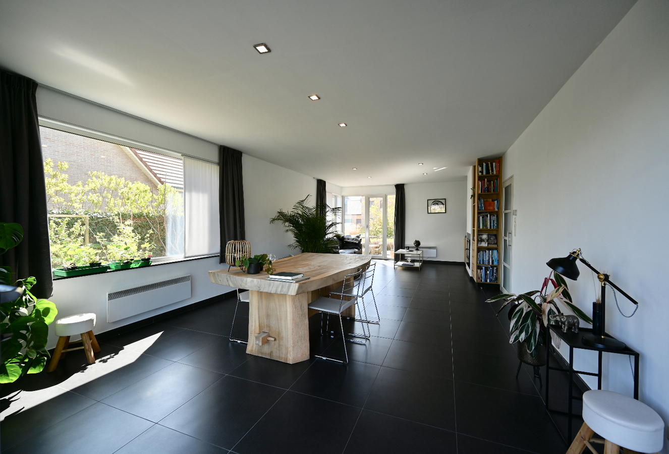 MAGNIFIEKE MODERNE VILLA OP TOPLIGGING NABIJ CENTRUM OOSTENDE 