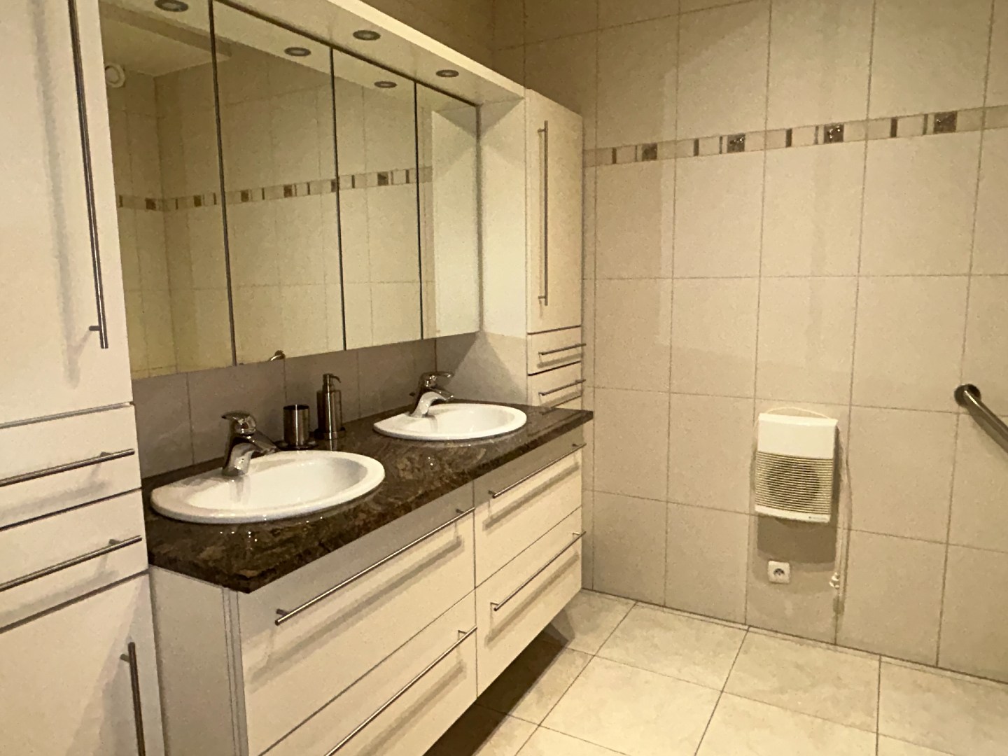 Prachtig hoekappartement met garage en private berging 