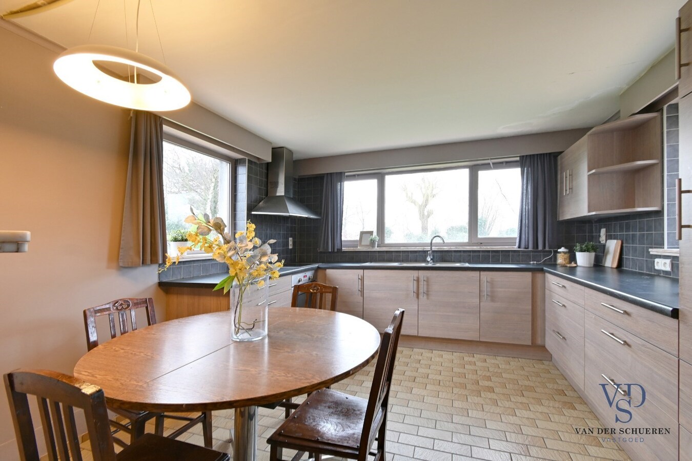 Eigendom met mogelijkheden op  meer dan 1500 m² 