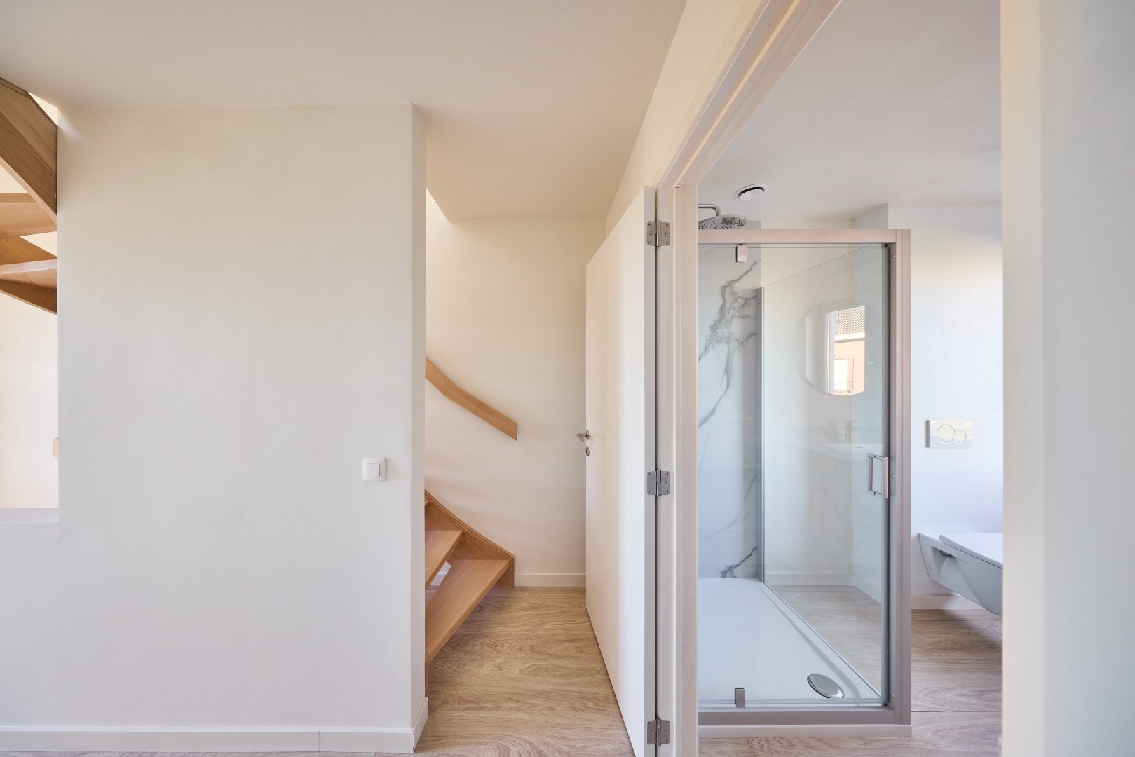 Volledig gerenoveerde centrumwoning in het hartje van Sint-Lodewijk op 442 m²! 