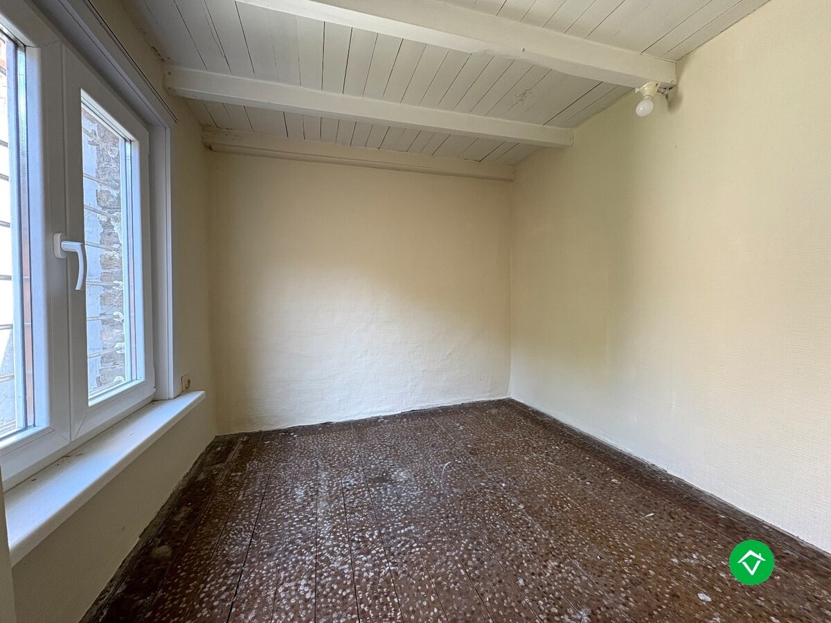 Woning met veel potentieel op een ruim perceel in het centrum van Koekelare 