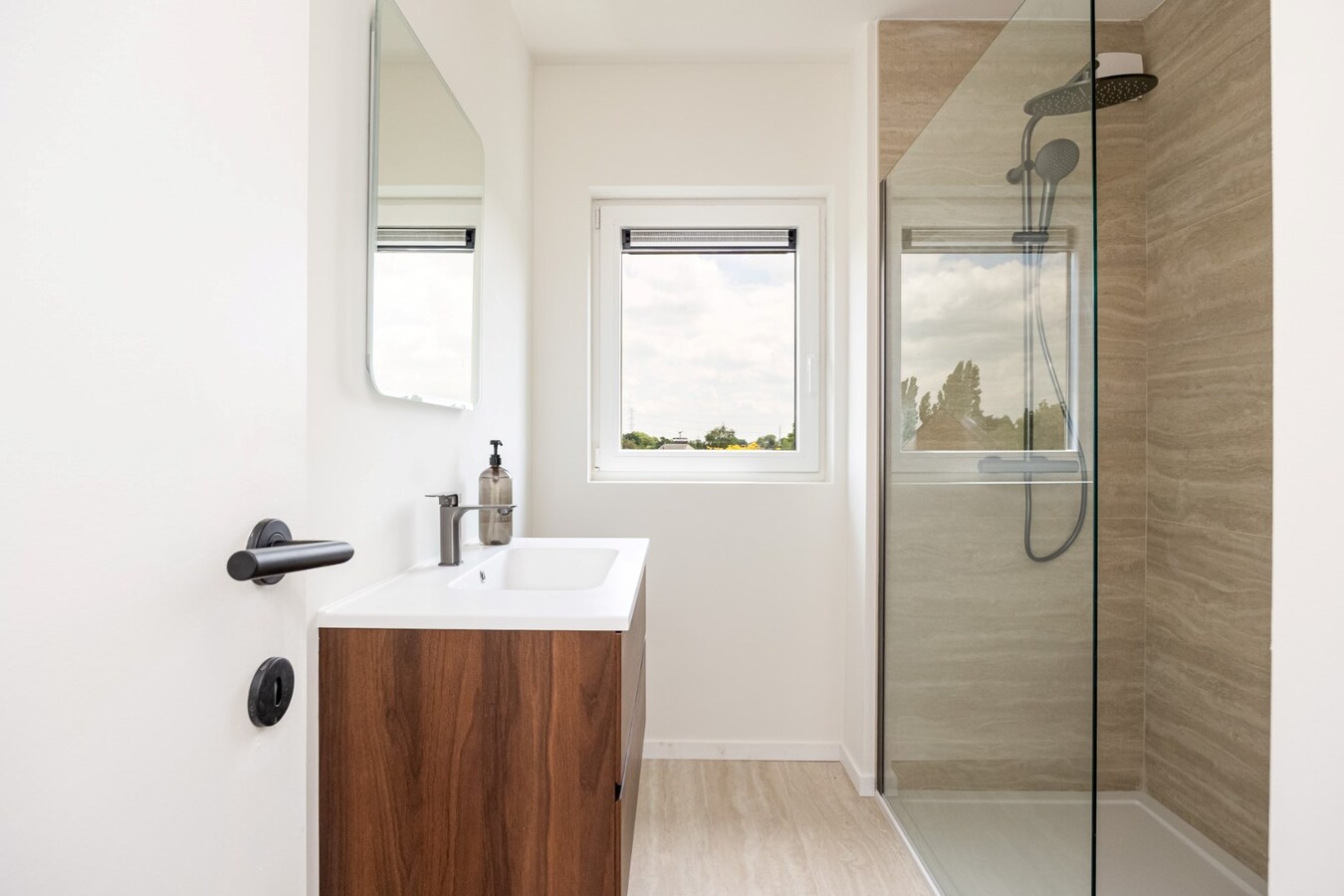 Gerenoveerd energiezuinig appt met 2 slpk te Kontich! 