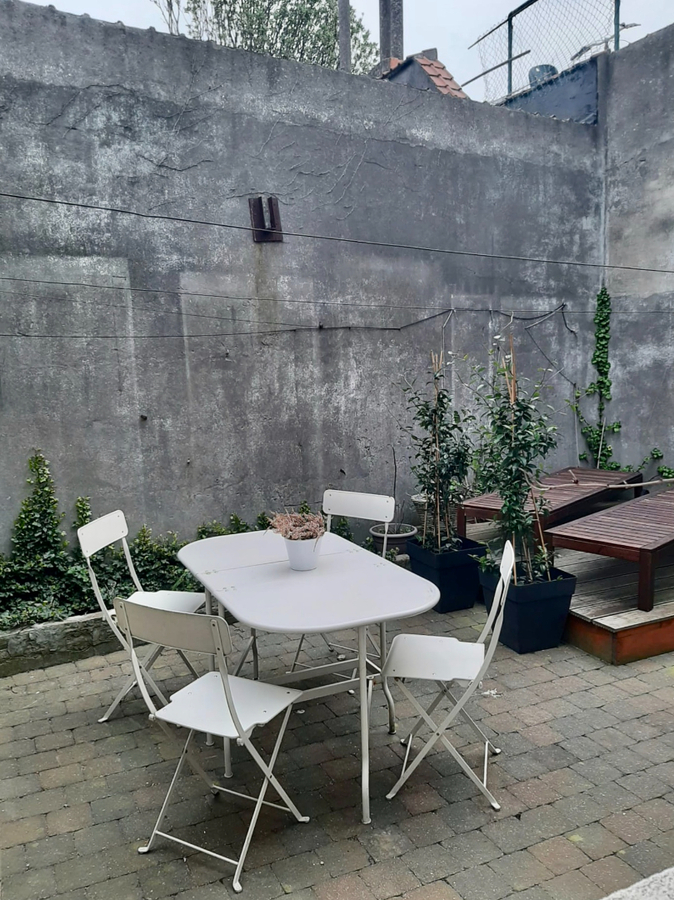 KNAP GERENOVEERDE RUIME WONING MET STADSTUIN 