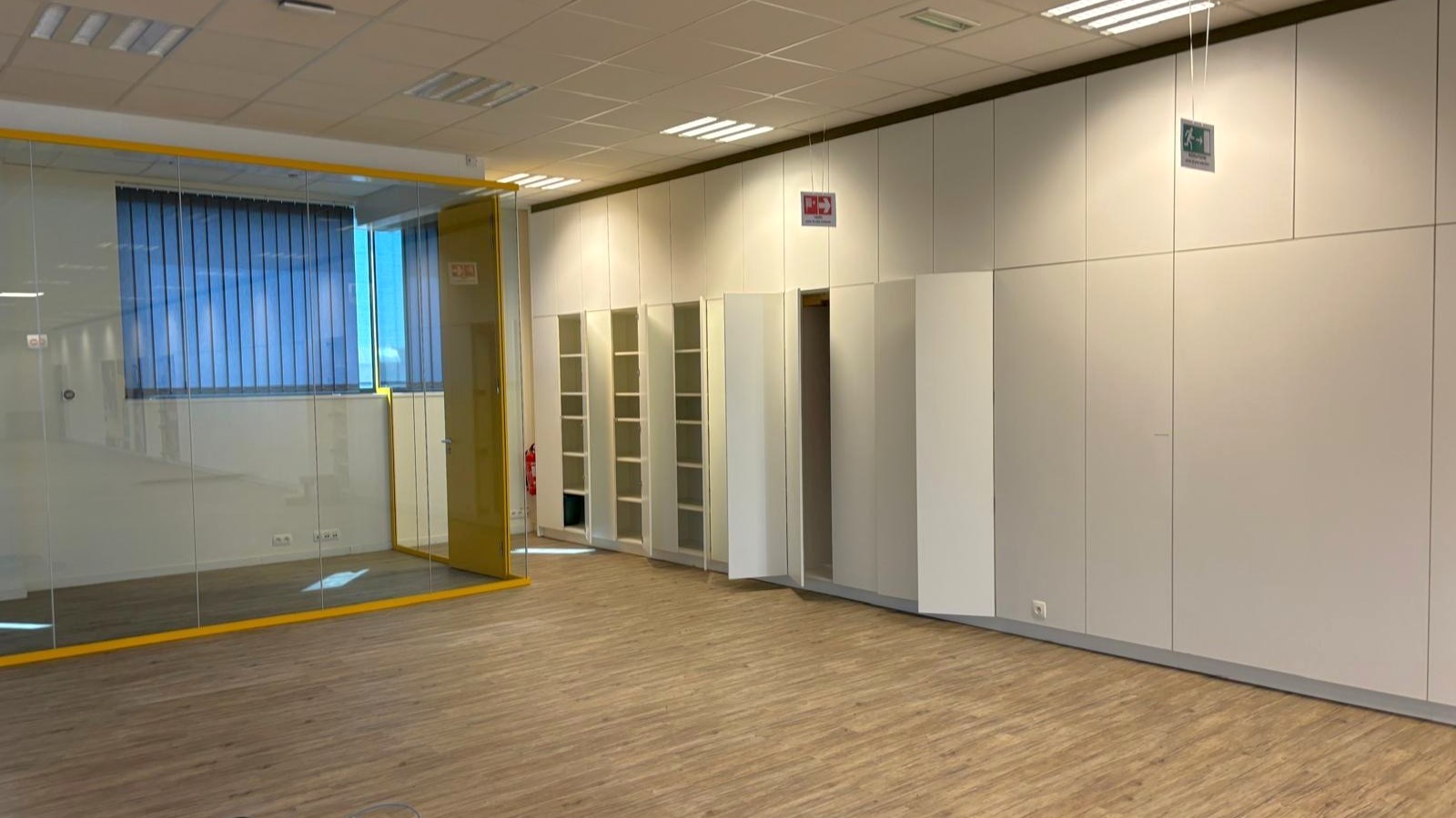 Instapklaar kantoor te huur aan de voorhaven in Gent