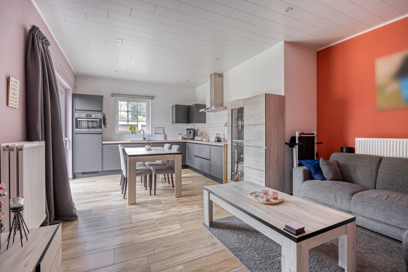 Instapklare woning met naastgelegen bouwgrond in Geel 