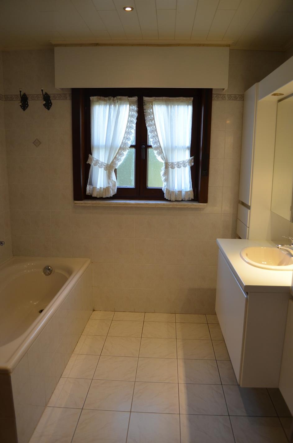 Rustieke woning met 3 slpks en tuin in rustige wijk te Eeklo 