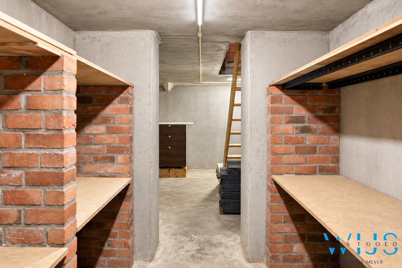 Karaktervolle woning met voormalige horecaruimte en uitzonderlijk veel ruimte 