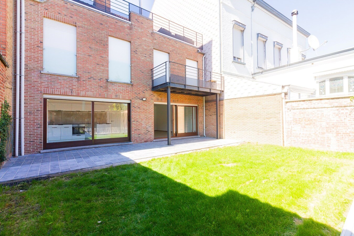 Appartement rez-de-chaussée très lumineux &amp; 2 chambres, en plein centre-ville ! 