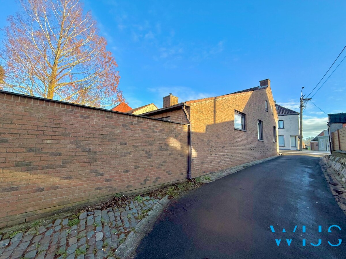 Super gezellig woonhuis met ruime garage te Boekhoute ! 