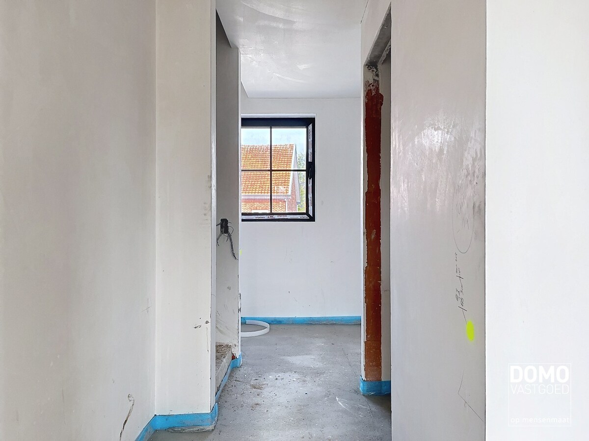 ENERGIEZUINIGE HALFOPENBEBOUWING MET 3 SLAAPKAMERS TE KERMT 