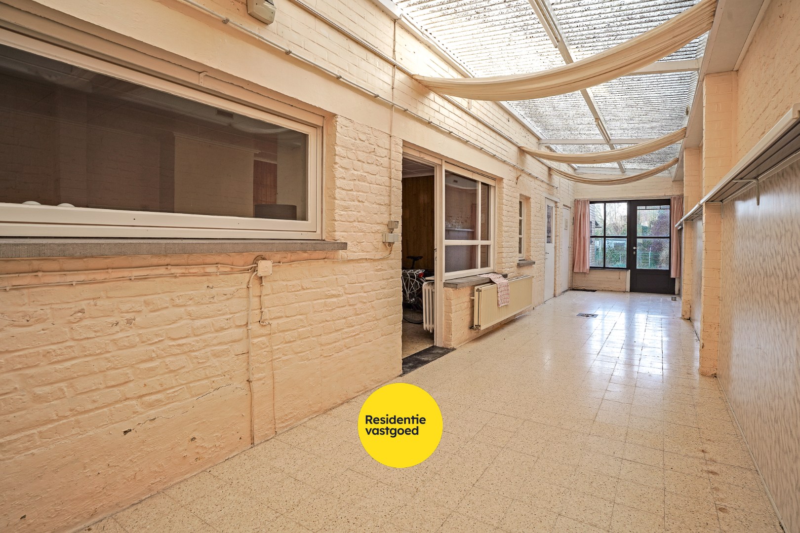 Renovatiewoning met 5 slaapkamers en zonnige tuin in het centrum van Woumen (Diksmuide) 