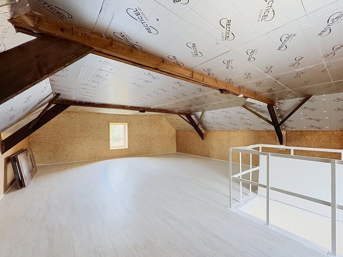 Ruime woning met 4 slaapkamers, garage en tuin op wandelafstand van centrum Sleidinge! 