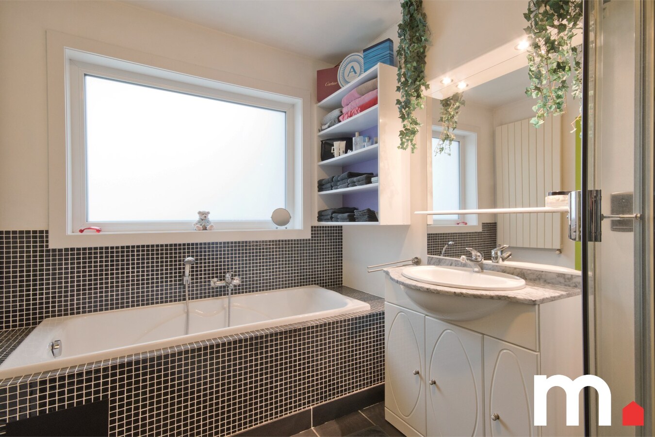 HOB met 4 slaapkamers en Zwembad en buitenbar op 963m² te Lendelede 