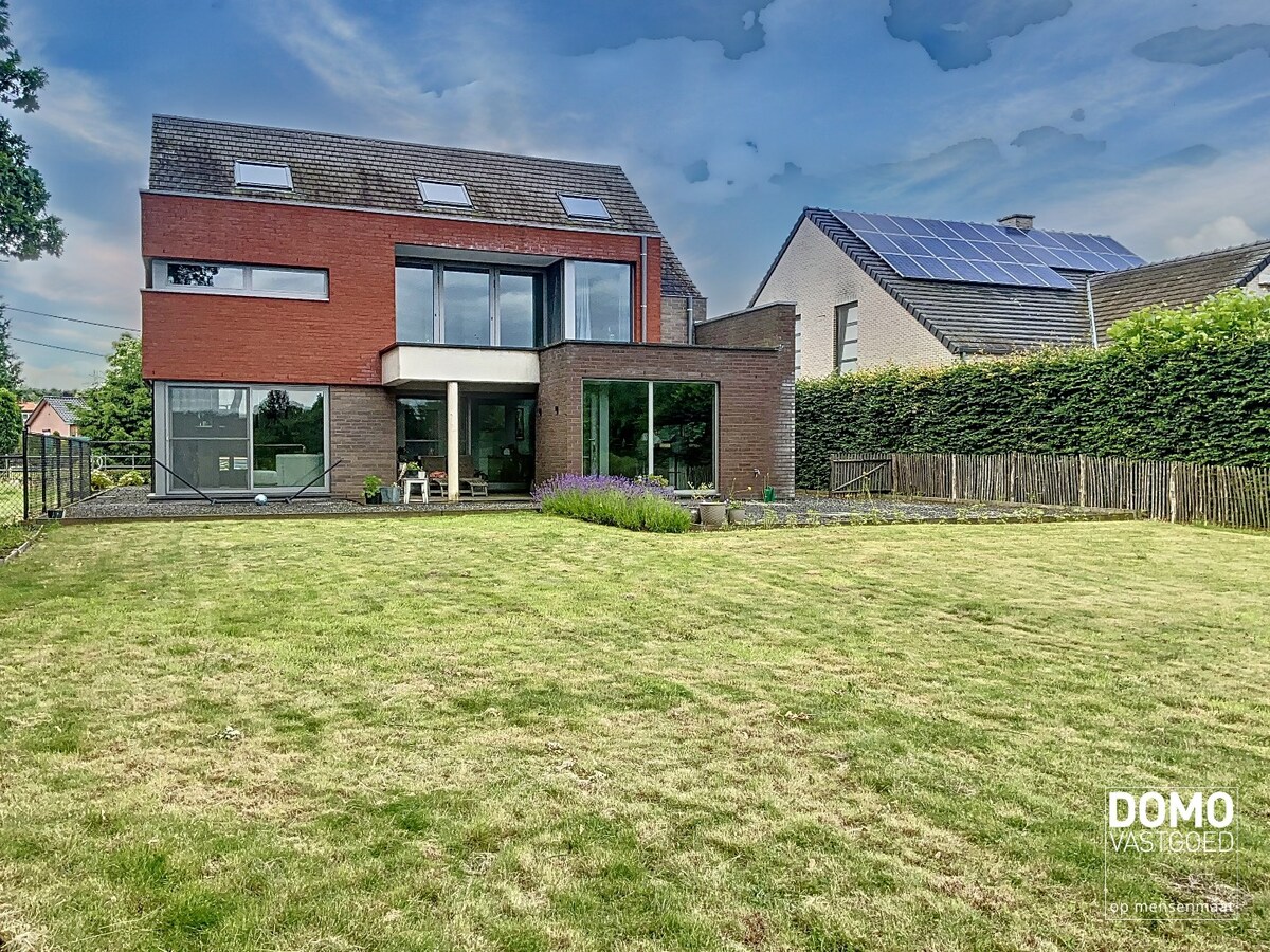 PRACHTIGE VILLA MET 3 SLAAPKAMERS, INPANDIGE GARAGE EN RUIME TUIN IN BOLDERBERG 