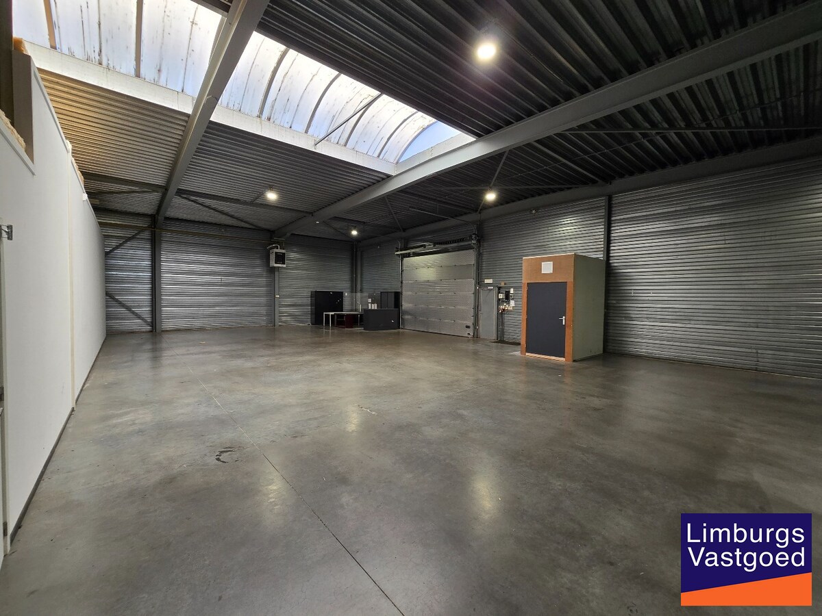 Bedrijfsgebouw - groot 831m² - centraal gelegen op het industrieterrein 