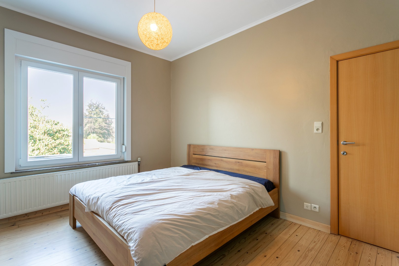 Instapklare woning met 3 slpk, oprit en tuin te Halle 