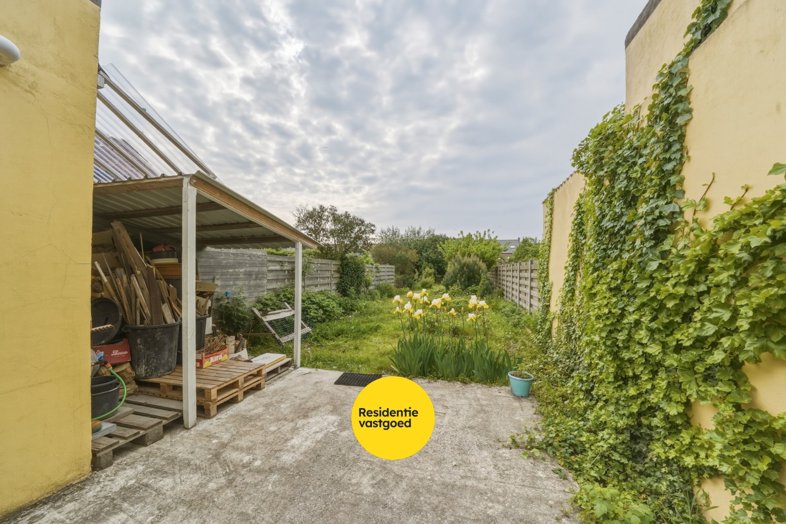 Verder af te werken woning in centrum Oudenburg 