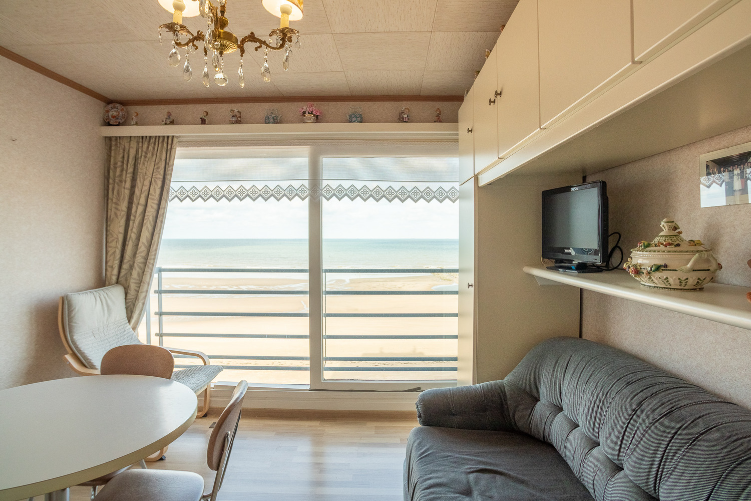 Rustig gelegen appartement, fenomenaal zeezicht, met 1 slaapkamer 