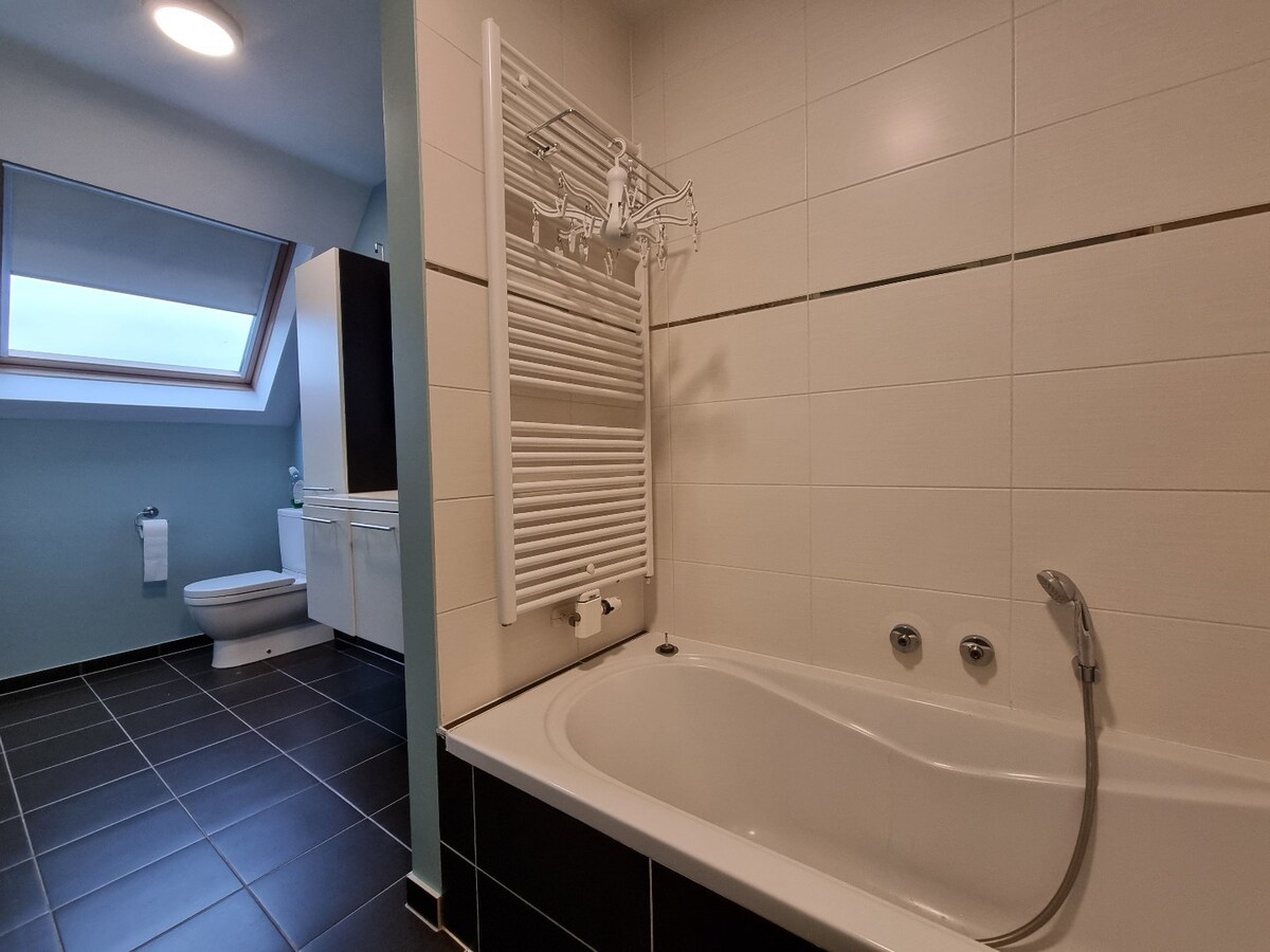 Energiezuinige halfopen gezinswoning met tuintje en ruim terras. 