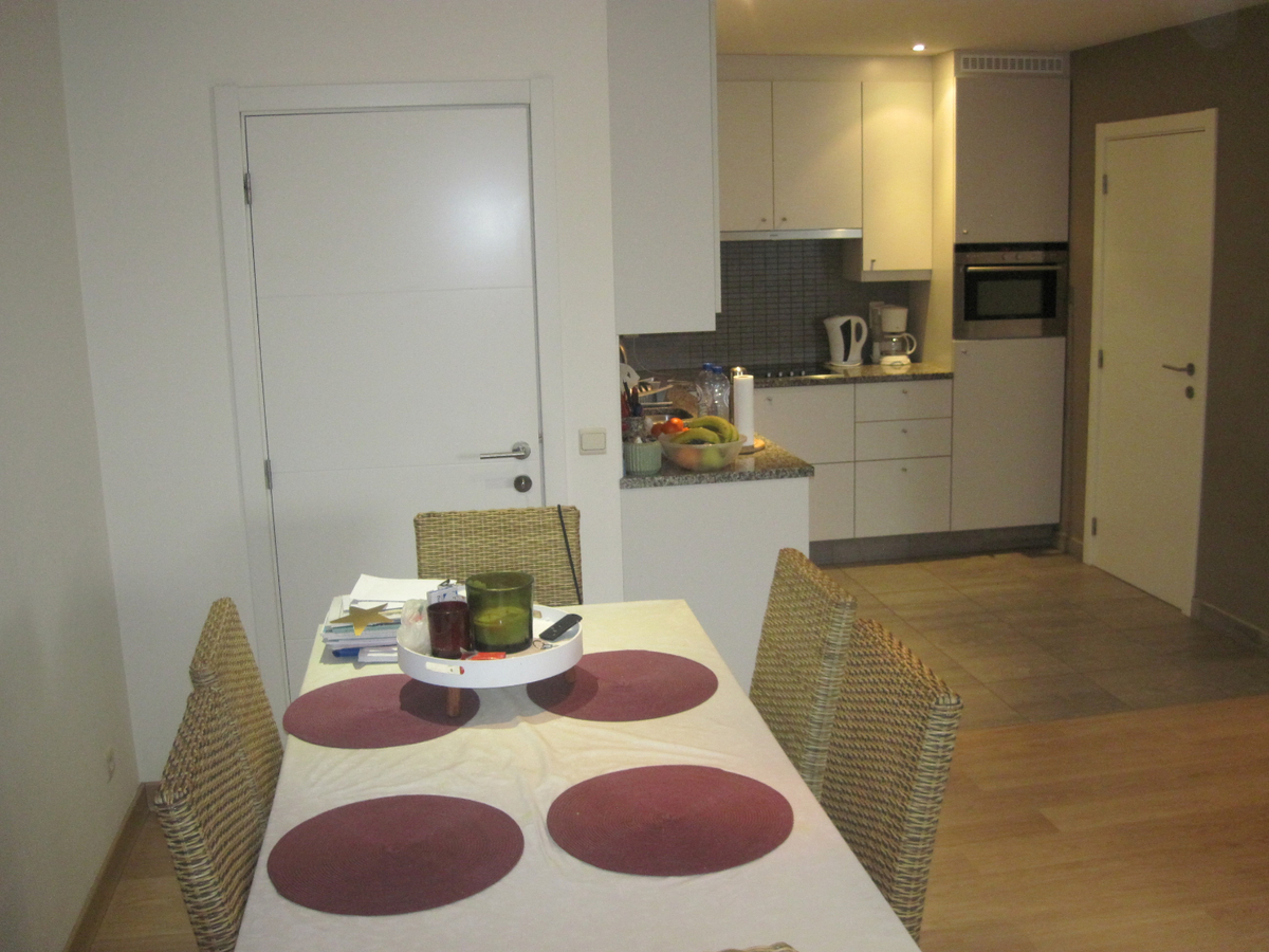 Gelijkvloers appartement. Aangenaam wonen ! 