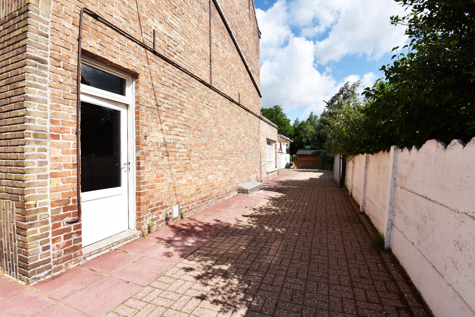 Ruime vrijstaande woning nabij Maldegem centrum 