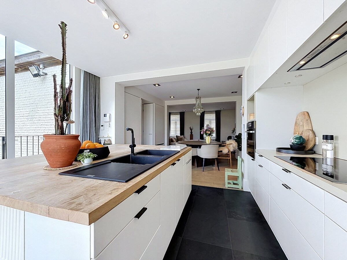 Architecturale parel met gemengde bestemming te Oombergen 
