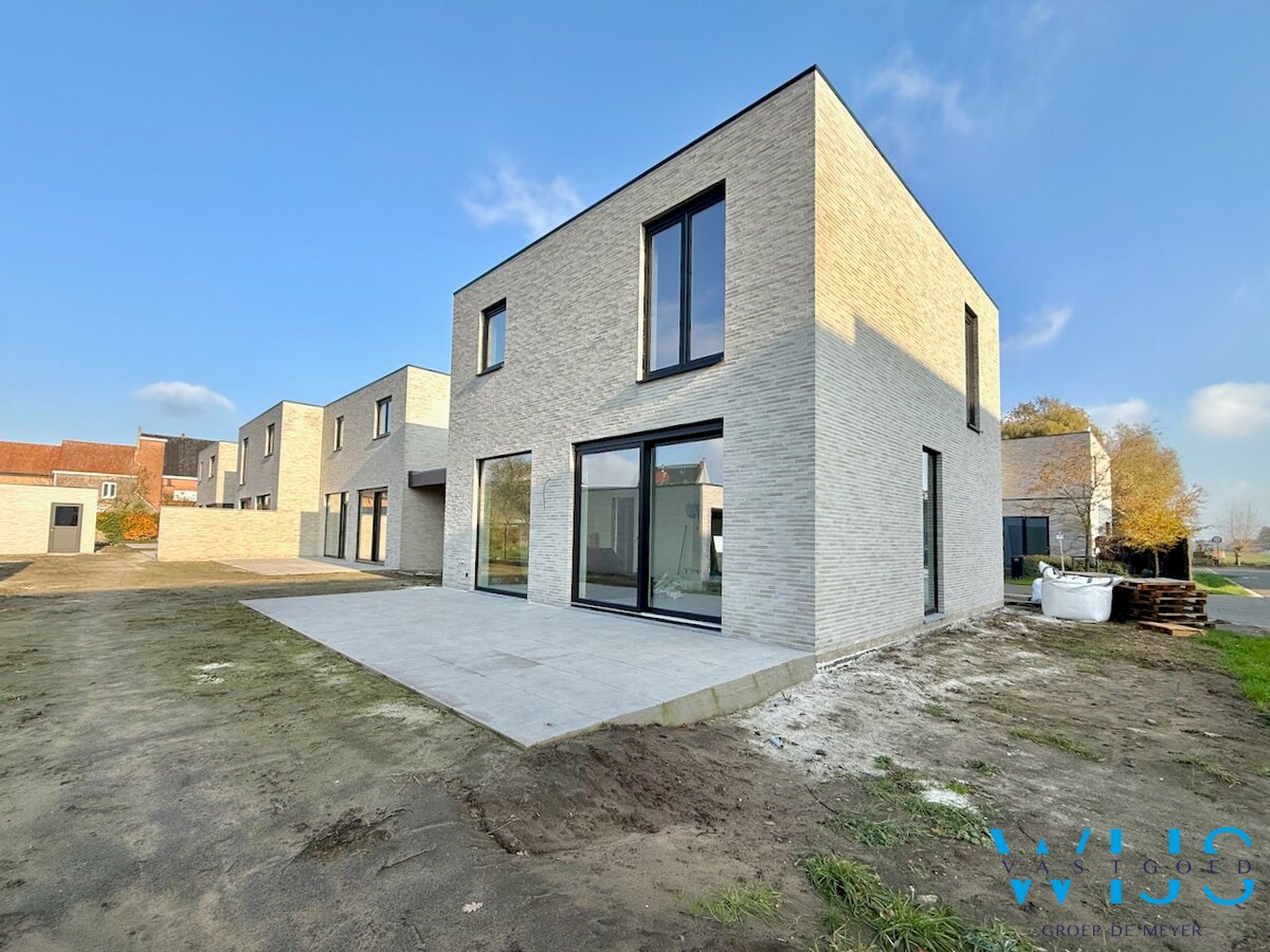 Nieuwbouw in aangename woonwijk te Oosteeklo ! 