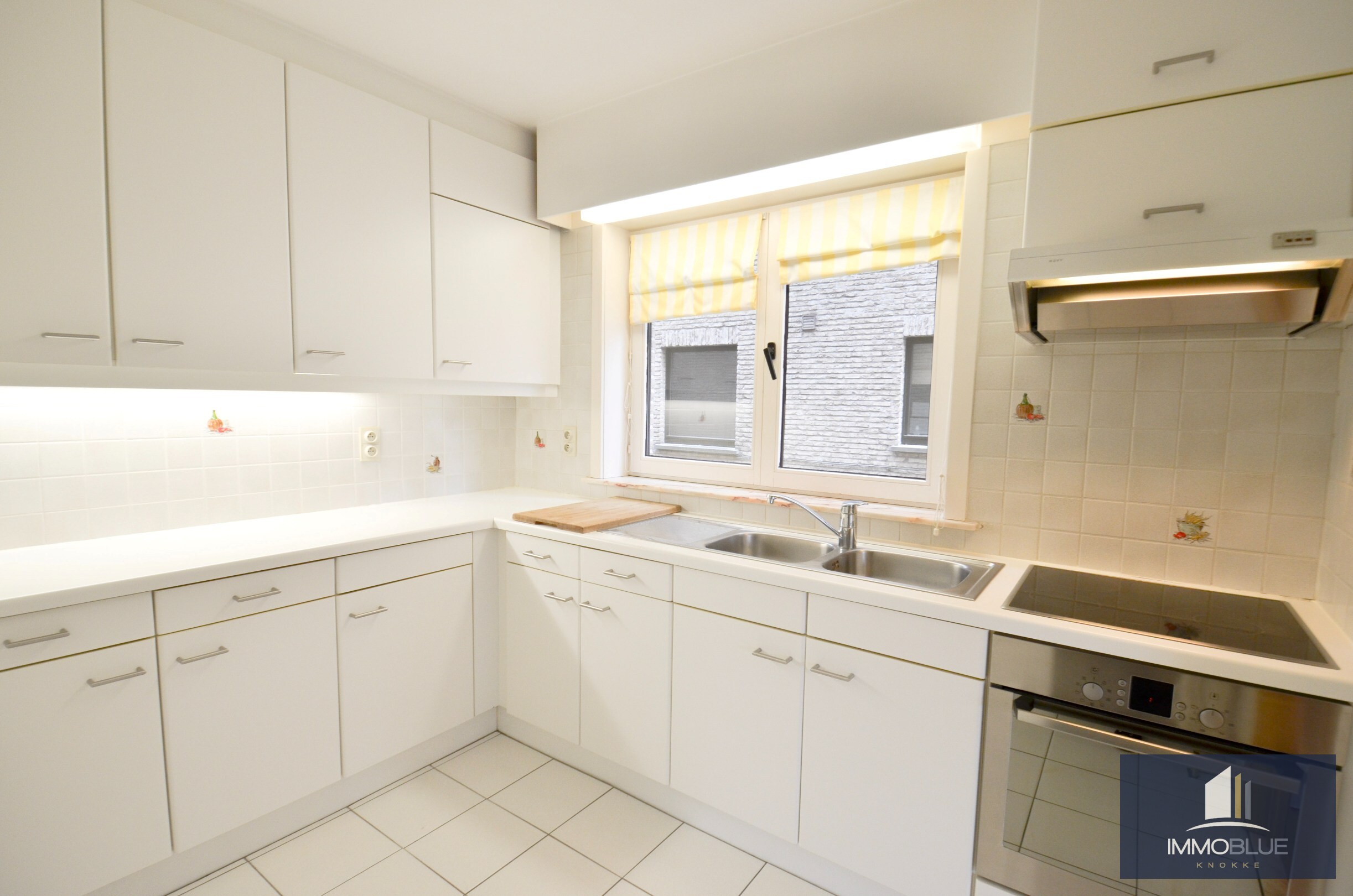 Lichtrijk hoekappartement met ruime terrassen gelegen in een klein residentie. 