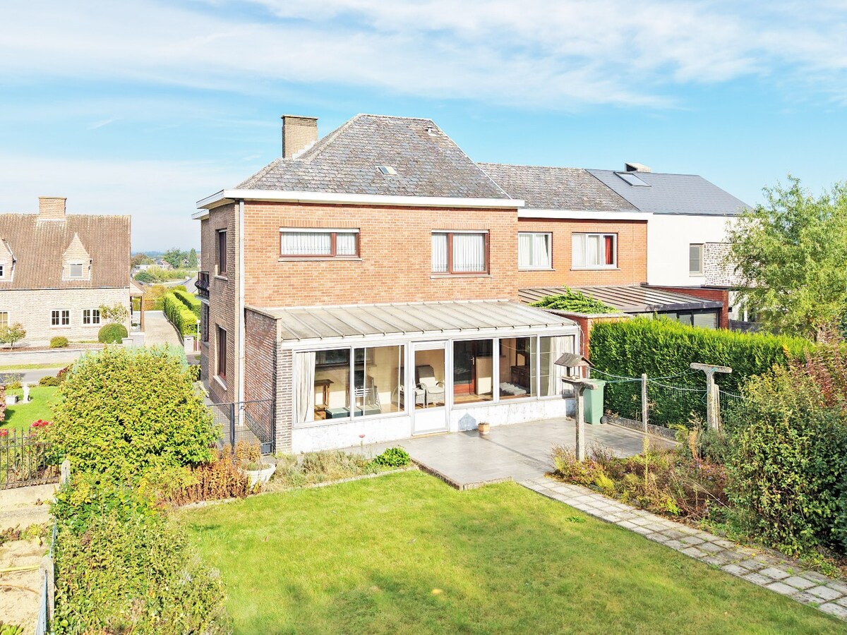 Solide bel-étage met 4 slaapkamers en tuin te Zottegem 